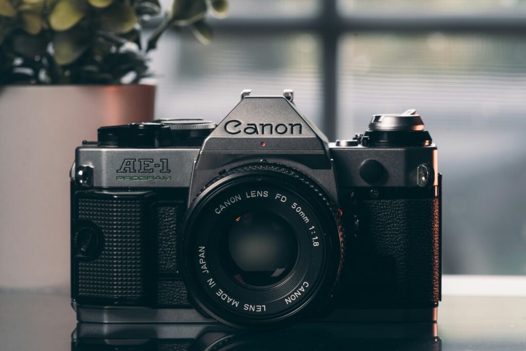 DSLR CAMERA